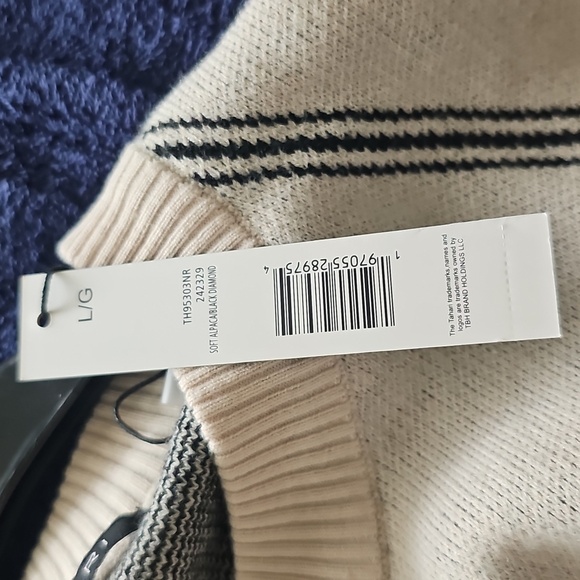 NWT T Tahari Geometric Crewneck Longsleeve Sweater Alpaca/Black Large - Picture 14 of 14